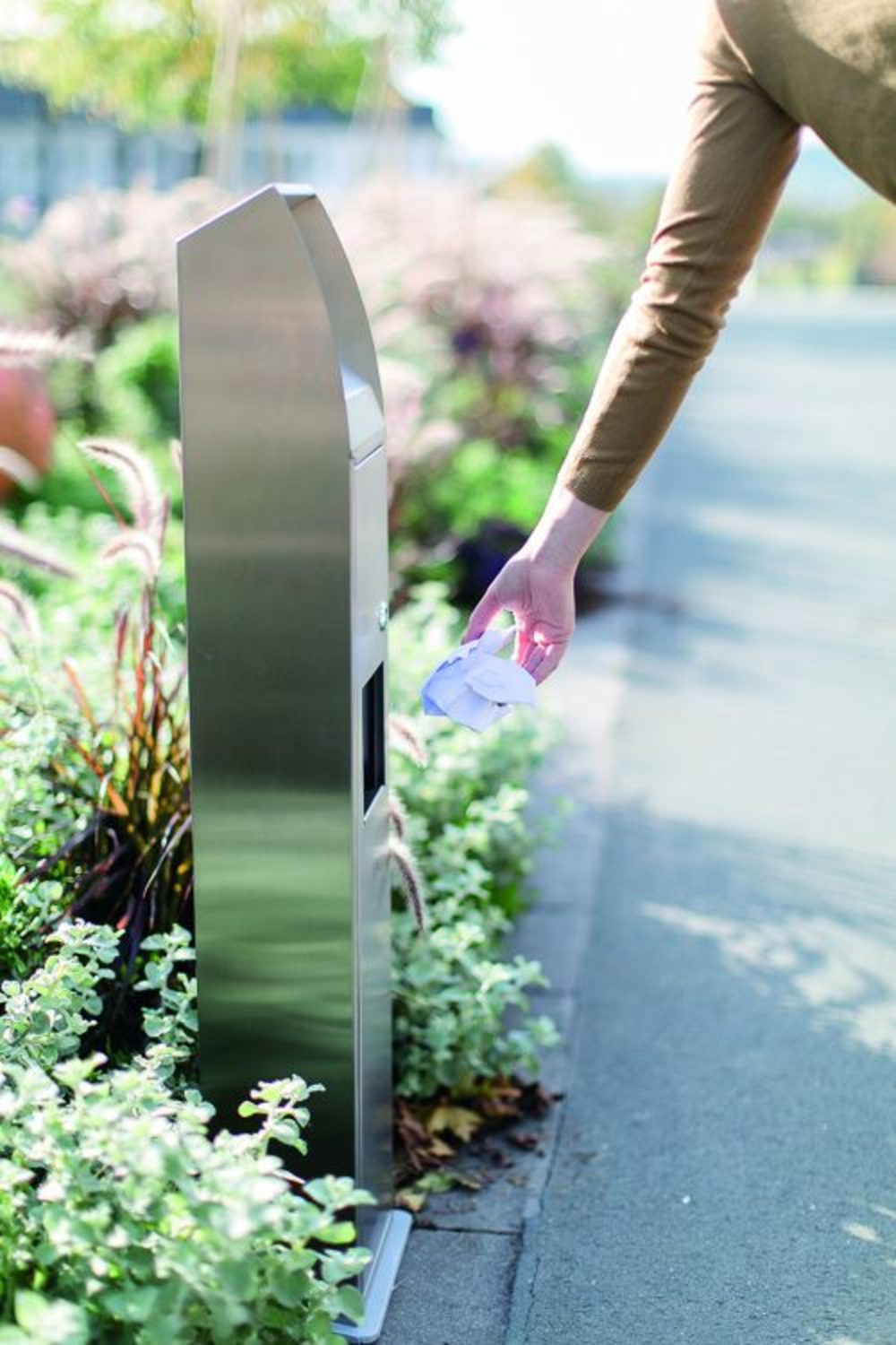 Combinaison cendrier et poubelle