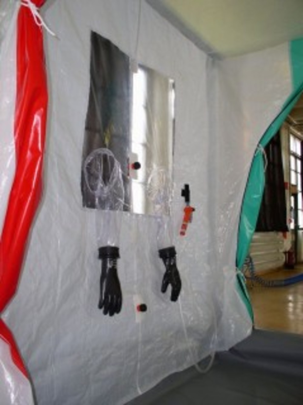 Douche de décontamination gonflable