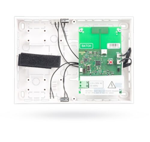 Amplificateur de signal radio dans un boîtier en plastique