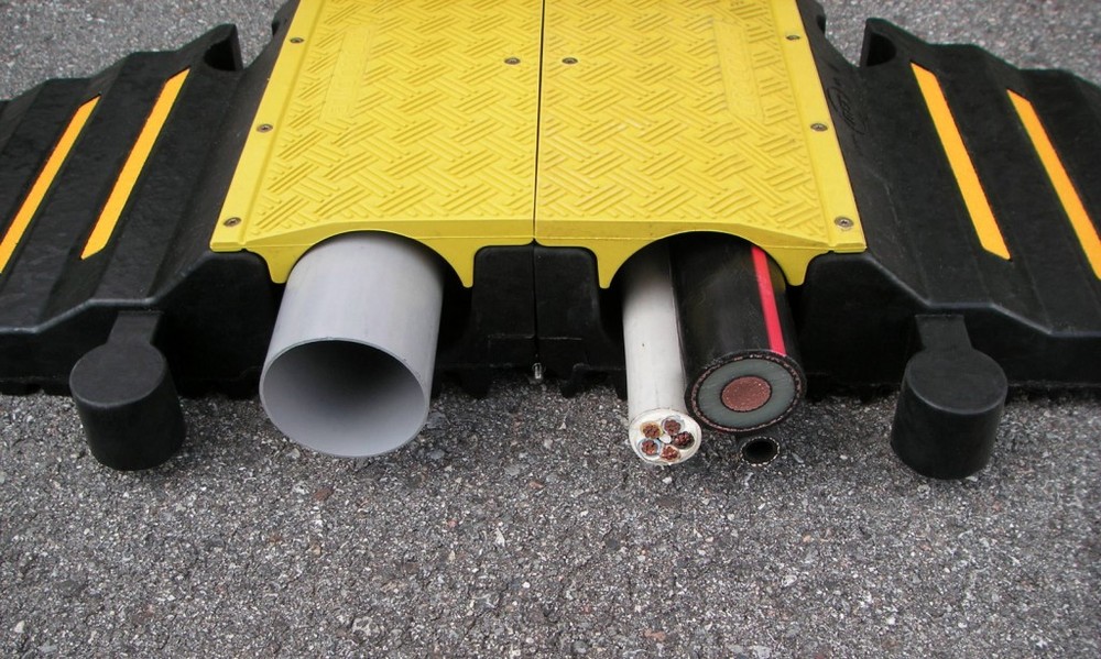 Passerelle pliable CROCODILE pour tuyaux jusqu'à 75 mm avec couvercle