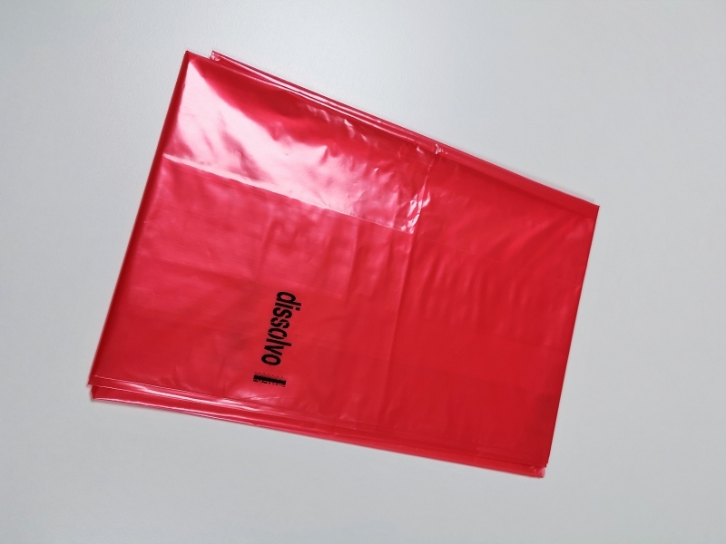 Sac de lavage en poly auto-ouvrant rouge Sac de lavage en poly auto-ouvrant rouge