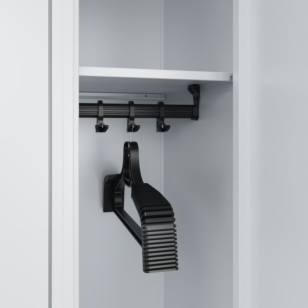 Cintres pour les armoires vestiaires de C + P