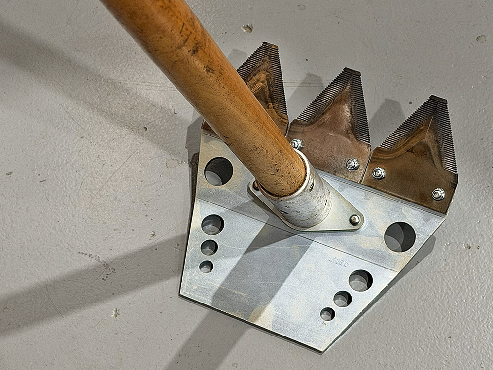 Outil feu de forêt WOODY avec manche en bois de OMNISFERA